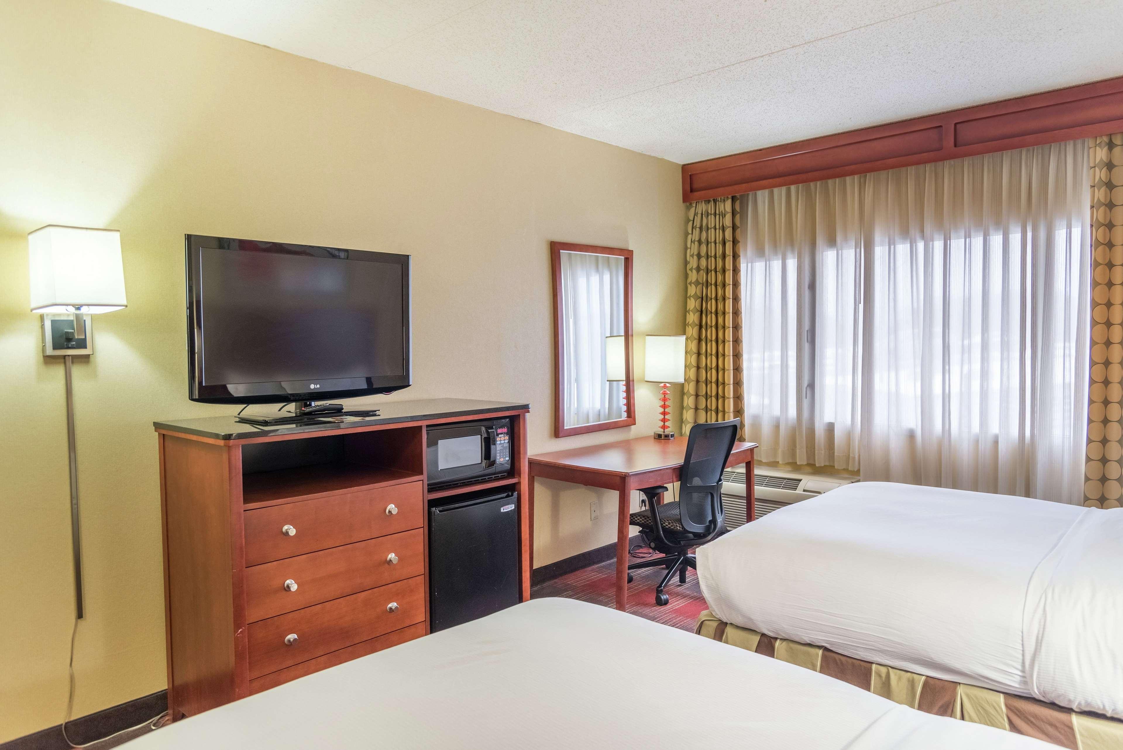 Doubletree By Hilton Holland Hotell Eksteriør bilde