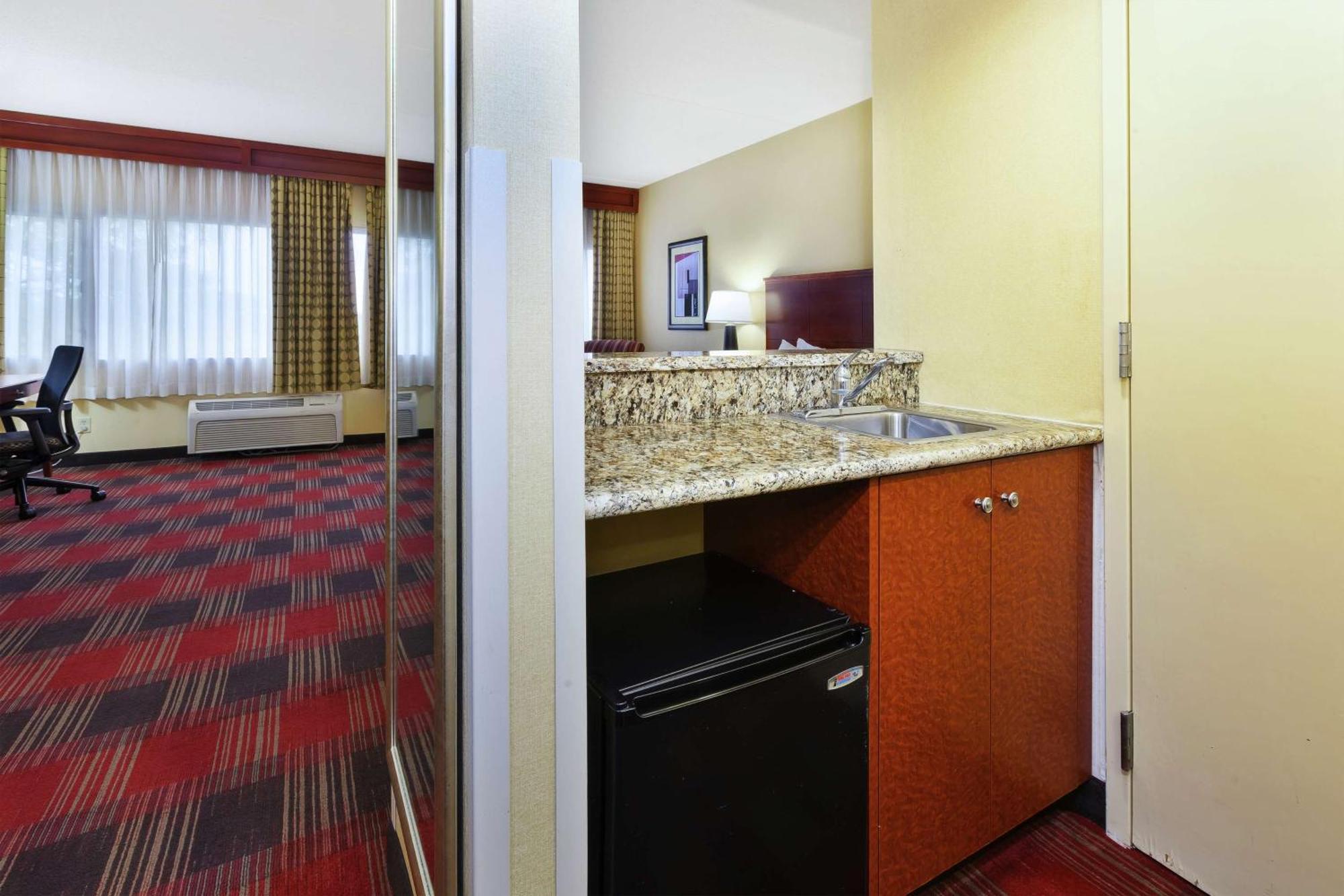 Doubletree By Hilton Holland Hotell Eksteriør bilde